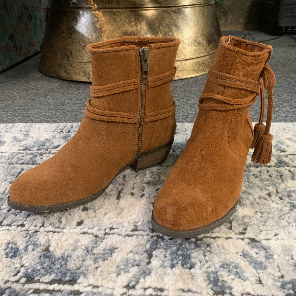 Minnetonka brown ankle bootie tassel